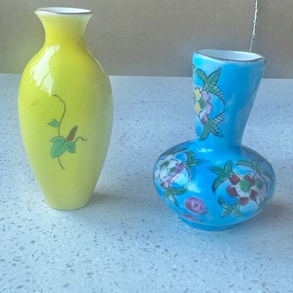 Miniature Japan Porcelain Vases Set Of 2 Yellow & Blue Floral Design vintage - Picture 8 of 13